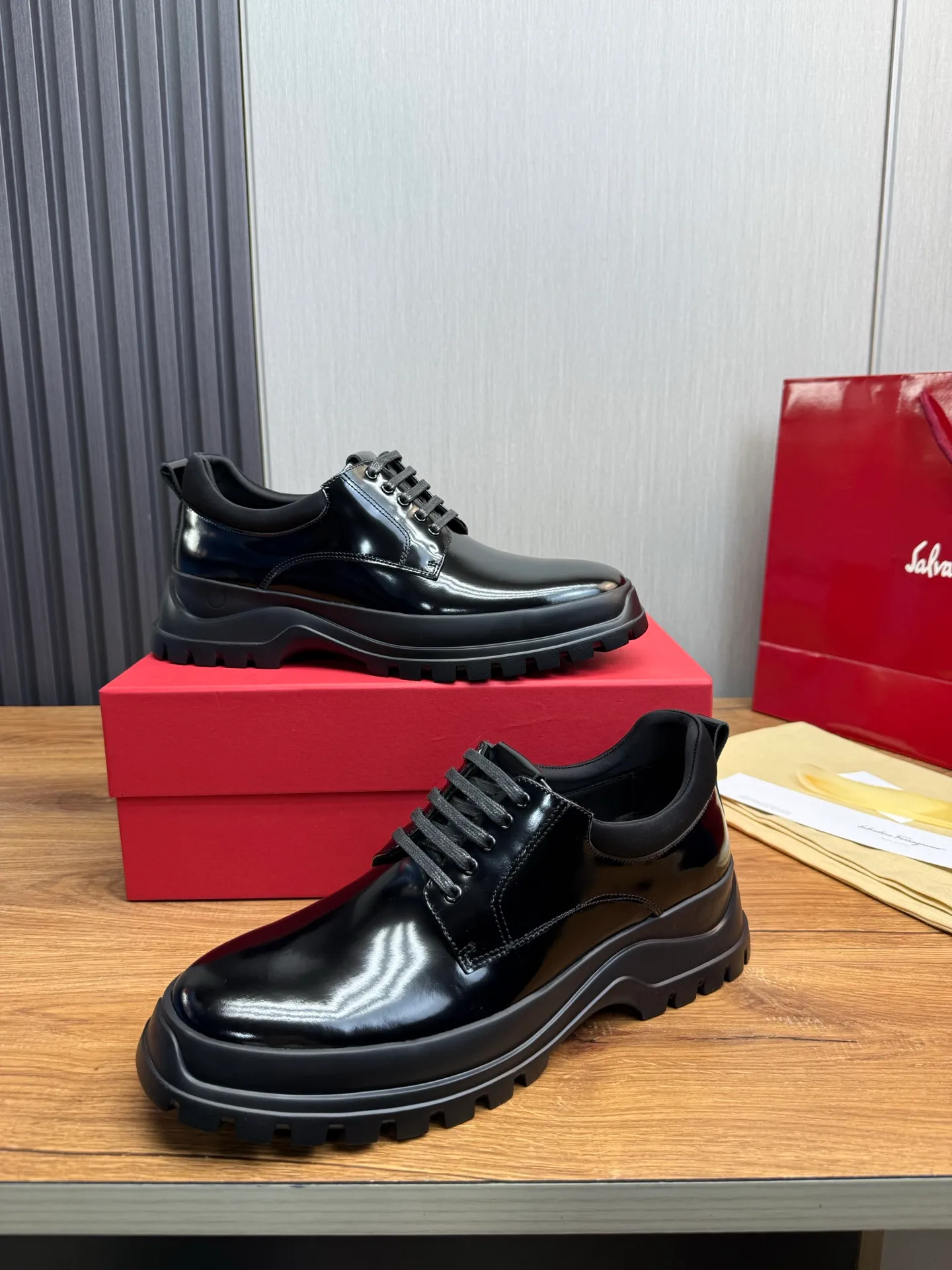 Men's shoes 💰880💰 Ferragamo. [Ferragamo] Men's Loaf leather shoes, the latest hot style, 1:1 original purchase quality, top quality, imported open-edge beaded cowhide leather on the upper, hand-made three-dimensional stitching highlights the round toe design, the inner feet are made of imported cowhide, with original wear-resistant rubber outsole, matching code 39-44, (38, 45 custom-made, non-refundable)
